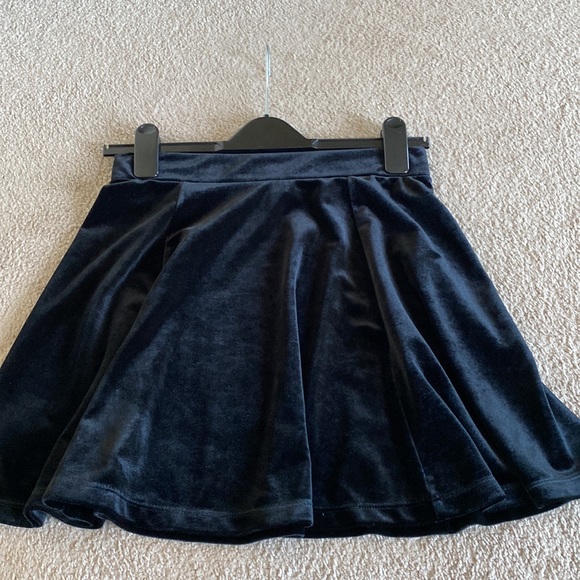 Garage black velvet skirt Size Medium in excellent condition - Picture 5 of 6